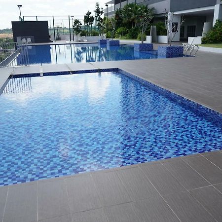 2 Carpark Gep 5 Star Hotel Bed & Sofa Studio Seri Kembangan Exterior foto