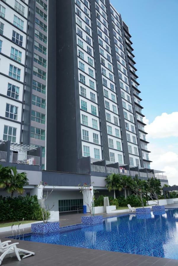 2 Carpark Gep 5 Star Hotel Bed & Sofa Studio Seri Kembangan Exterior foto