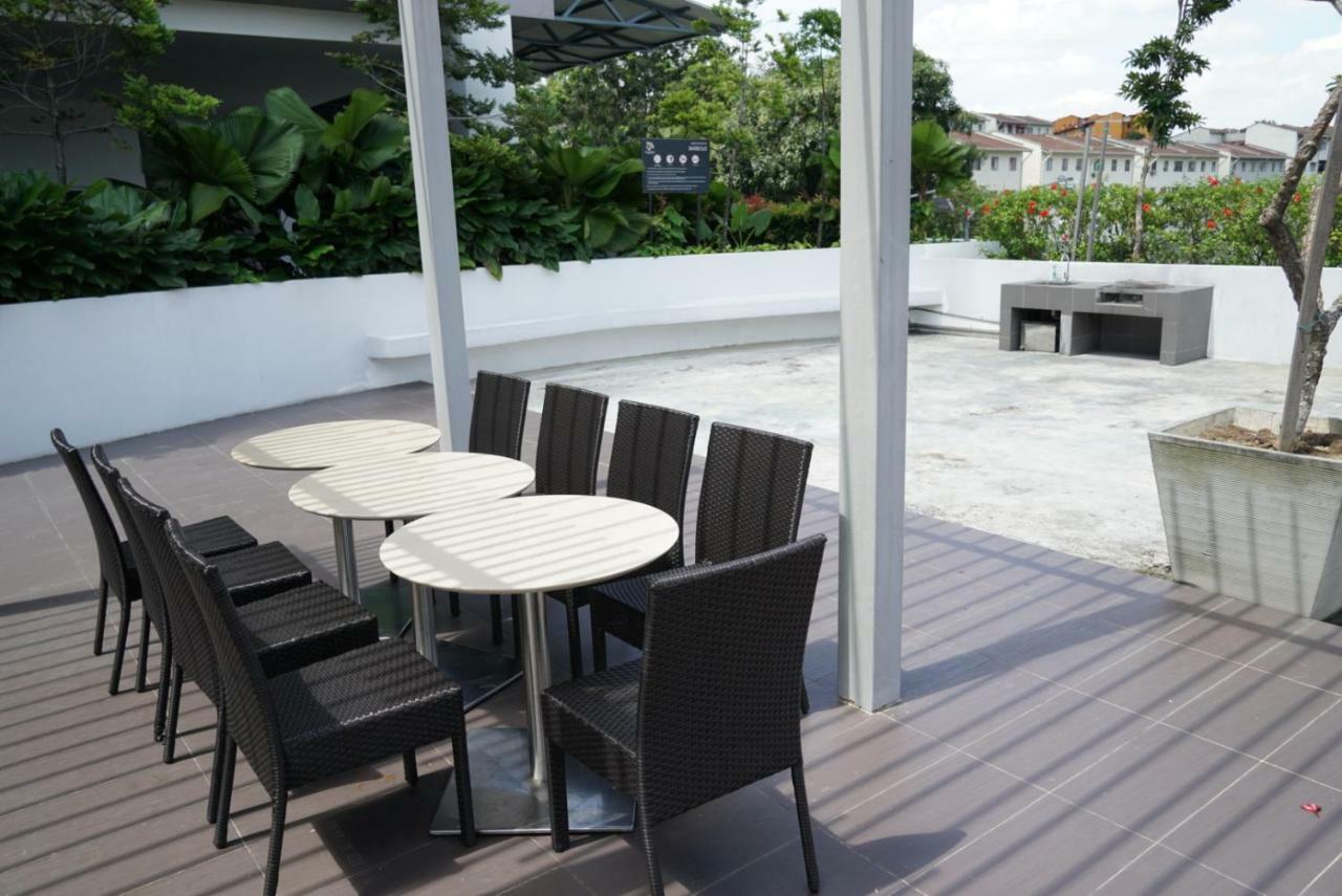 2 Carpark Gep 5 Star Hotel Bed & Sofa Studio Seri Kembangan Exterior foto