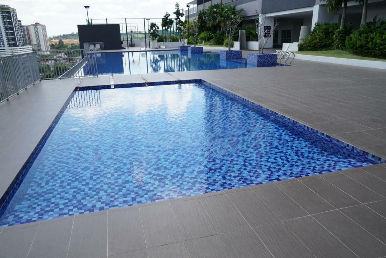 2 Carpark Gep 5 Star Hotel Bed & Sofa Studio Seri Kembangan Exterior foto